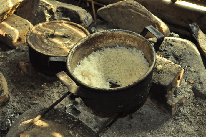 Nồi cơm thì khô không khốc Nồi cơm thì khô không khốc