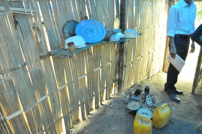 Khi thực phẩm chỉ là chai mỡ đã ngả màu đen... Khi thực phẩm chỉ là chai mỡ đã ngả màu đen...