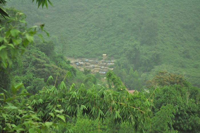 Ở Pá Mỳ, mới có 2/8 bản có đường xe đến, còn lại là đường dân sinh Ở Pá Mỳ, mới có 2/8 bản có đường xe đến, còn lại là đường dân sinh