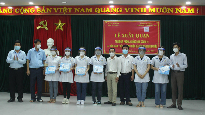 Sinh viên Trường Y xuất quân lên đường làm nhiệm chống dịch tại các Trạm y tế lưu động. Ảnh: HA Sinh viên Trường Y xuất quân lên đường làm nhiệm chống dịch tại các Trạm y tế lưu động. Ảnh: HA
