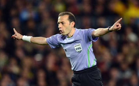 Hai lần Cuneyt Cakir bắt chính, Barca đều hòa Hai lần Cuneyt Cakir bắt chính, Barca đều hòa