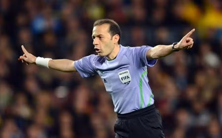 Hai lần Cuneyt Cakir bắt chính, Barca đều hòa