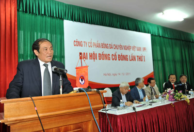 Chủ tịch VFF Nguyễn Trọng Hỷ phát biểu tại Đại hội cổ đông VPF. Ảnh: Quang Thắng