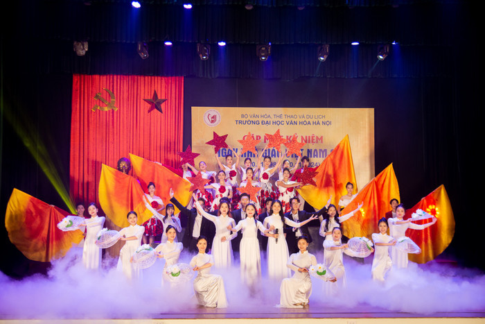 Sinh viên Trường Đại học Văn hóa Hà Nội. Ảnh: Website Nhà trường. 482025904_625915846735584_601852782792802358_n.jpg
