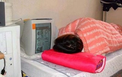 Ngay cả lúc nằm trên giường cũng phải lướt net nhiệt tình. Ngay cả lúc nằm trên giường cũng phải lướt net nhiệt tình.