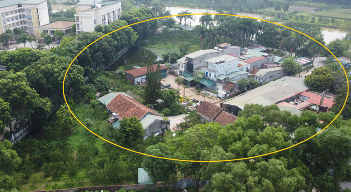 Một phần Dự án xây dựng Cụm trường Trung học chuyên nghiệp và dạy nghề Tây Mỗ đã bị "treo" gần 20 năm nay. Ảnh: Trung Dũng Một phần Dự án xây dựng Cụm trường Trung học chuyên nghiệp và dạy nghề Tây Mỗ đã bị "treo" gần 20 năm nay. Ảnh: Trung Dũng