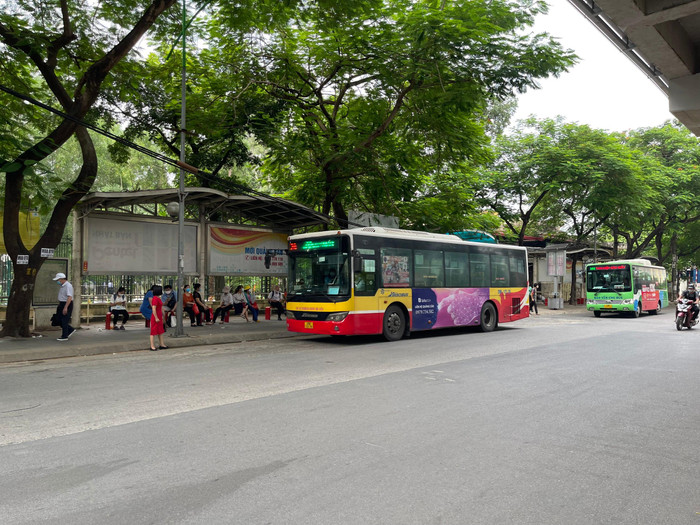 Hà Nội sẽ bố trí xe tăng cường phục vụ trên các tuyến thông qua các bến xe Giáp Bát, Gia Lâm, Mỹ Đình, Nước Ngầm, Yên Nghĩa, Sơn Tây, Ga Hà Nội, các điểm trung chuyển Long Biên, Cầu Giấy, Hoàng Quốc Việt. Ảnh: Trung Dũng Hà Nội sẽ bố trí xe tăng cường phục vụ trên các tuyến thông qua các bến xe Giáp Bát, Gia Lâm, Mỹ Đình, Nước Ngầm, Yên Nghĩa, Sơn Tây, Ga Hà Nội, các điểm trung chuyển Long Biên, Cầu Giấy, Hoàng Quốc Việt. Ảnh: Trung Dũng