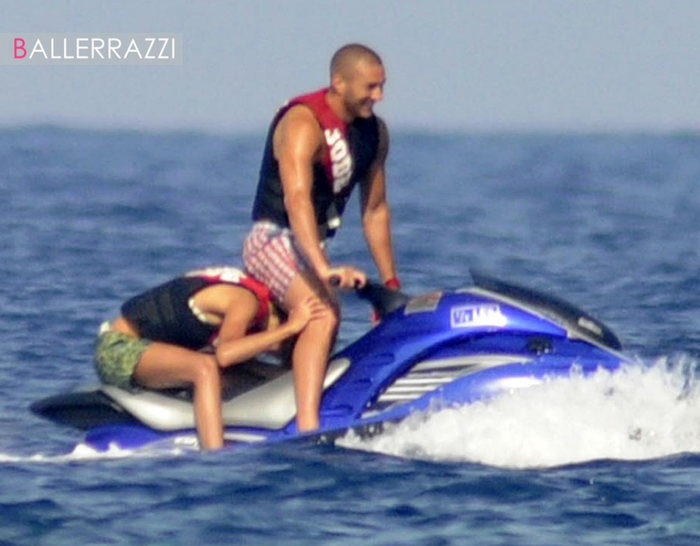 Gạt bỏ nỗi buồn EURO 2012, Benzema vui vẻ bên bạn gái mới có tên Sarah, hiện là người mẫu nội y mới 16 tuổi tại khu resort Porto Vecchio, đảo Corse, Pháp. Đây là việc làm khá mạo hiểm bởi trước đó Benzama đã dính nhiều rắc rối với vụ mua dâm gái vị thành niên. Gạt bỏ nỗi buồn EURO 2012, Benzema vui vẻ bên bạn gái mới có tên Sarah, hiện là người mẫu nội y mới 16 tuổi tại khu resort Porto Vecchio, đảo Corse, Pháp. Đây là việc làm khá mạo hiểm bởi trước đó Benzama đã dính nhiều rắc rối với vụ mua dâm gái vị thành niên.