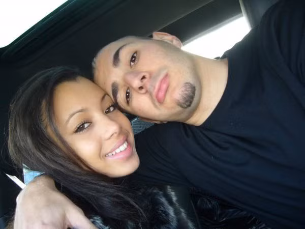 Benzema và Sarah quen biết nhau từ cuối năm 2009 qua một người bạn tại hộp đêm nhưng đến giờ mối quan hệ của 2 người mới công khai...