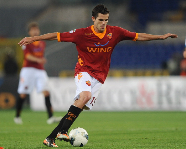 Tờ Super Dportes cho hay, Valencia đang rất muốn mượn tiền vệ Fernando Gago của Real Madrid. Được biết, cầu thủ này mới trở lại tập luyện cùng đội bóng Hoàng gia Tây Ban Nha sau một mùa giải thi đấu cho AS Roma dưới dạng cho mượn. Tờ Super Dportes cho hay, Valencia đang rất muốn mượn tiền vệ Fernando Gago của Real Madrid. Được biết, cầu thủ này mới trở lại tập luyện cùng đội bóng Hoàng gia Tây Ban Nha sau một mùa giải thi đấu cho AS Roma dưới dạng cho mượn.