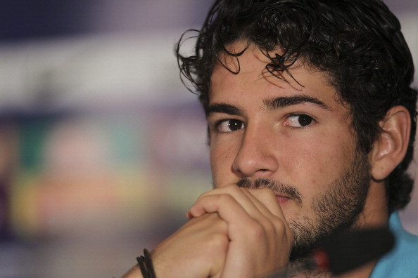 Đại diện của Pato xác nhận thân chủ mình sẽ không chia tay AC Milan như đồn đoán. Tiền đạo người Brazil vừa gia hạn HĐ với Milan cuối năm ngoái. Đại diện của Pato xác nhận thân chủ mình sẽ không chia tay AC Milan như đồn đoán. Tiền đạo người Brazil vừa gia hạn HĐ với Milan cuối năm ngoái.