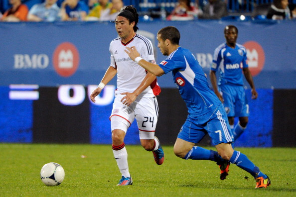 Lee Nguyễn có pha xử lý ngẫu hứng khiến tất cả phải ngỡ ngàng. Lee Nguyễn có pha xử lý ngẫu hứng khiến tất cả phải ngỡ ngàng.