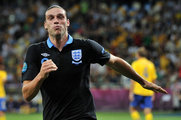 Newcastle đã đưa ra đề nghị 13 triệu bảng với Liverpool để đưa Carroll về lại đội bóng cũ nhưng có nguồn tin cho rằng The Kop chỉ đồng ý bán Carroll với giá 20 triệu bảng. Cách đây một năm rưỡi, Liverpool mua tiền đạo này từ chính Newcastle với giá 35 triệu bảng.