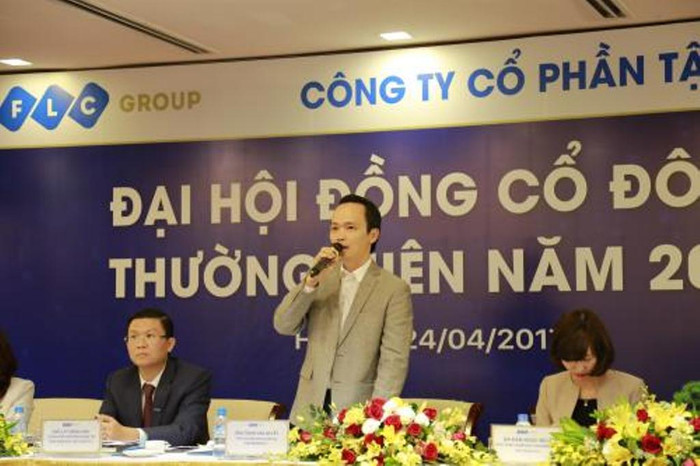 Ông Trịnh Văn Quyết, Chủ tịch Hội đồng quản trị Tập đoàn FLC giải đáp câu hỏi của cổ đông - ảnh nguồn trang tin BNEWS (thuộc Ban biên tập kinh tế của TTXVN) Ông Trịnh Văn Quyết, Chủ tịch Hội đồng quản trị Tập đoàn FLC giải đáp câu hỏi của cổ đông - ảnh nguồn trang tin BNEWS (thuộc Ban biên tập kinh tế của TTXVN)