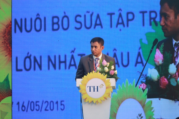 Tiến sỹ Biswaroop Roy Chowdhury – Tổng Giám đốc tổ chức Kỷ lục Châu Á phát biểu chúc mừng Tập đoàn TH .