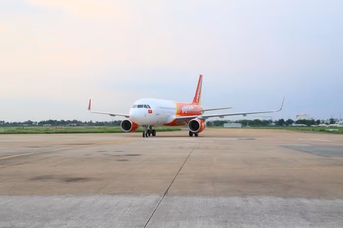 Sau chuyến bay hành trình dài từ Đức, chiếc tàu bay A320 thứ 24 của Vietjet đã hạ cánh xuông sân bay Tân Sơn Nhất vào chiều 13/5