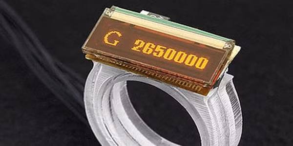 6. Nhẫn Google Vanity Đây là chiếc nhẫn được đánh giá cao so với các mẫu nhẫn dành cho giới công nghệ. Những người yêu thích google sẽ cảm thấy vô cùng thích thú khi thấy tên mình hiện lên trên công cụ tìm kiếm ngay trên chiếc nhẫn. Sản phẩm độc đáo này chắc chắn sẽ là món quà “độc” dành cho những tín đồ của công nghệ cao.