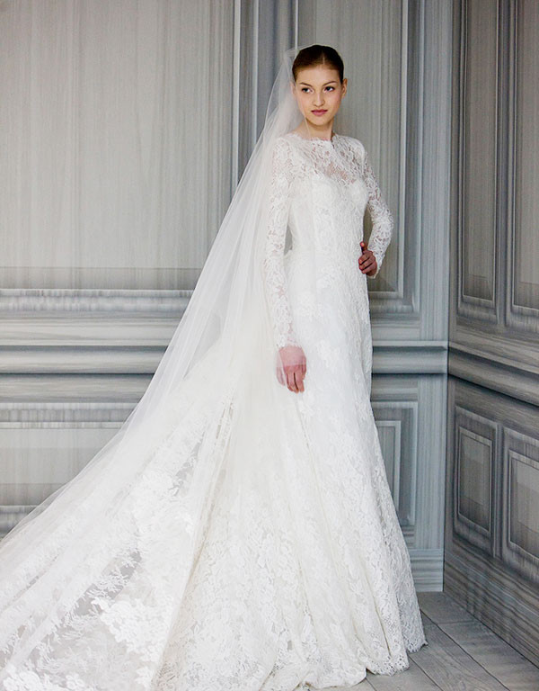 Chiếc váy của Hà Tăng mặc trong ngày trọng đại được phủ ren toàn bộ, cổ tròn, váy kiểu chữ A truyền thông, đuôi váy dài giúp người đẹp thêm sang trọng và kín đáo hơn. Chiếc váy của Hà Tăng mặc trong ngày trọng đại được phủ ren toàn bộ, cổ tròn, váy kiểu chữ A truyền thông, đuôi váy dài giúp người đẹp thêm sang trọng và kín đáo hơn.