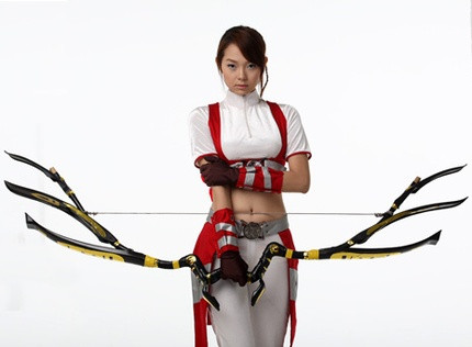 Với hình tượng sexy gợi cảm và vóc dáng hoàn hảo, Minh Hằng trở thành đại sứ của Ran online với tạo hình cá tính, sexy và có phần “hoang dã”.