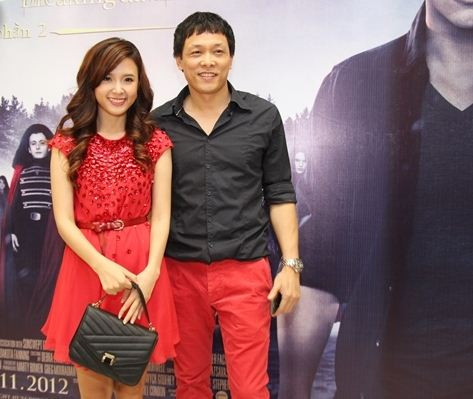 Không ít người đặt dấu hỏi về mối quan hệ của hai người, khi thấy Ngô Quang Hải chọn quần có cùng tone màu đỏ với Midu. Từ sau lần hợp tác trong phim "Mùa hè lạnh", cả hai thường xuyên đi xem phim cùng nhau. Không ít người đặt dấu hỏi về mối quan hệ của hai người, khi thấy Ngô Quang Hải chọn quần có cùng tone màu đỏ với Midu. Từ sau lần hợp tác trong phim "Mùa hè lạnh", cả hai thường xuyên đi xem phim cùng nhau.