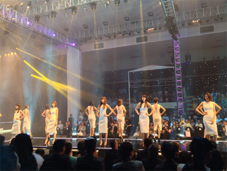 Họ đã trưởng thành hơn và tự tin hơn với phần trình diễn của mình. Họ đã trưởng thành hơn và tự tin hơn với phần trình diễn của mình.