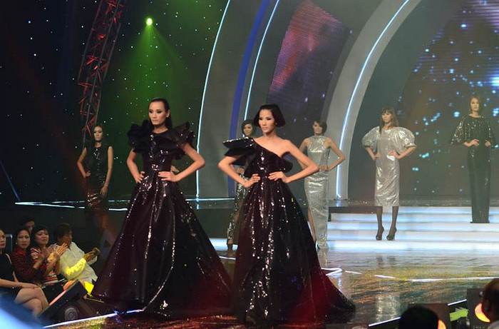 Họ cùng nhau sải bước tự tin trên sân khấu Next Top, nơi đã từng tỏa sáng cách đây 1 năm. Họ cùng nhau sải bước tự tin trên sân khấu Next Top, nơi đã từng tỏa sáng cách đây 1 năm.