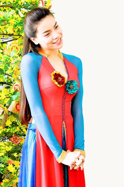 Dù không mấy khi diện áo dài những Hồ Ngọc Hà vẫn tạo được ấn tượng đẹp cho công chúng.