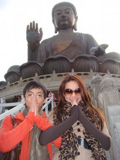 Đó là một góc nhìn khác về Cường Đô la, người đã giúp Hồ Ngọc Hà có một sự nghiệp vững chắc và thành công như ngày hôm nay. Nếu như những đại gia của các mỹ nhân Việt thường đưa đón người yêu của mình, đứng từ xa ngắm, thì Cường Đô la lại có cách hành xử khác…