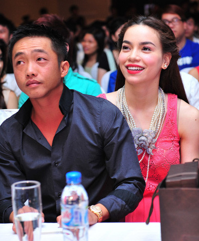 Hình ảnh đẹp của cặp đôi Quốc Cường và Hồ Ngọc Hà trong tiệc mừng sinh nhật cô tròn 27 tuổi.