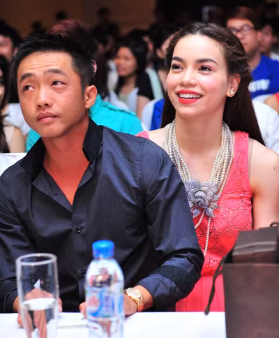 Hình ảnh đẹp của cặp đôi Quốc Cường và Hồ Ngọc Hà trong tiệc mừng sinh nhật cô tròn 27 tuổi.