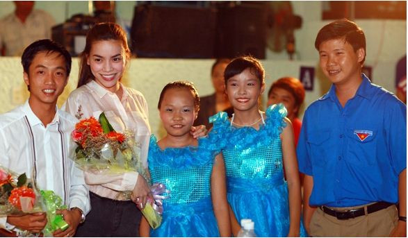 Xuất hiện bên Hồ Ngọc Hà trong cả những sự kiện không phải thuộc showbiz.