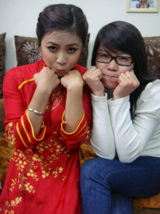 Ngoài đời, Hoàng Linh là cô gái rất dễ thương và nhí nhảnh.