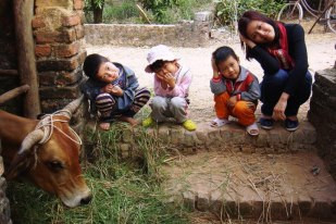 Hay tạo dáng ngộ nghĩnh cùng trẻ thơ.