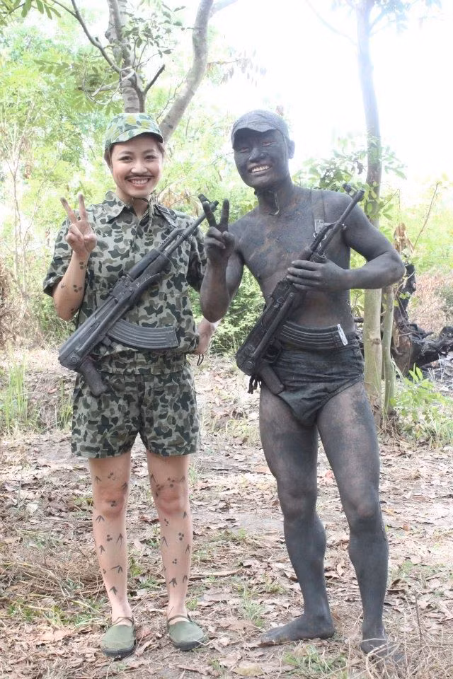 ... và rất nghịch ngợm cùng các chiến sĩ...