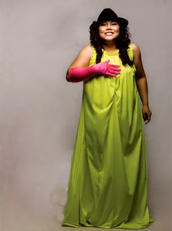 Không chỉ là một ca sĩ nổi tiếng và thành công trên con đường âm nhạc, Siu Black còn gây ấn tượng với phong cách hài hước ở những gameshow mà chị làm giám khảo.