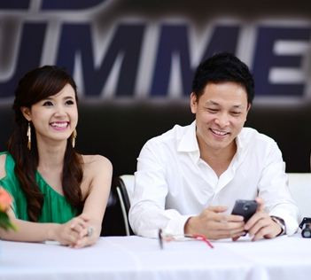 Ngồi cạnh nhau Ngồi cạnh nhau