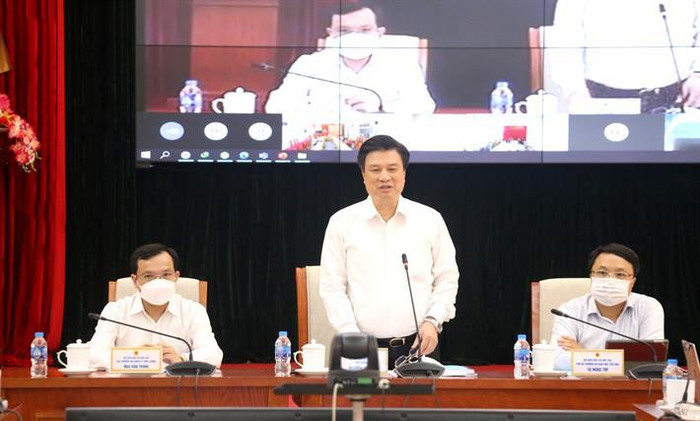 Thứ trưởng Nguyễn Hữu Độ chủ trì hội nghị tại điểm cầu Bộ Giáo dục và Đào tạo (ảnh: Bộ Giáo dục và Đào tạo)
