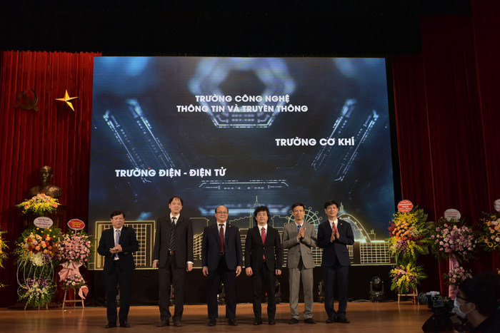 Nhân dịp kỷ niệm 65 năm xây dựng và phát triển, Trường Đại học Bách khoa Hà Nội công bố quyết định thành lập 3 trường trực thuộc (ảnh: HUST)