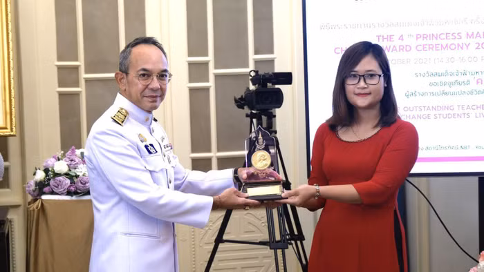 Cô giáo Hà Ánh Phượng được trao Giải thưởng Công chúa Thái Lan Maha Chakri (ảnh: phutho.edu.vn)