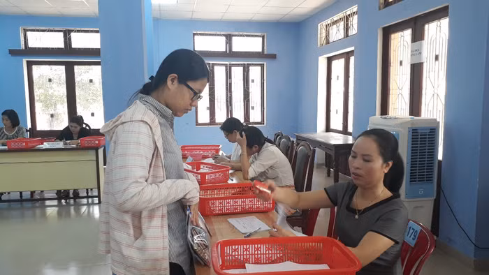 Thí sinh làm thủ tục nhập học vào Đại học Huế. Ảnh: TL Thí sinh làm thủ tục nhập học vào Đại học Huế. Ảnh: TL