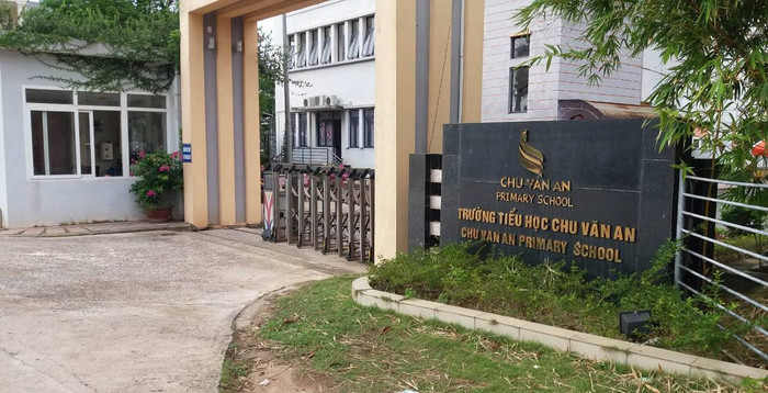 Nhiều giáo viên trong hệ thống giáo dục Chu Văn An phải ký một bản hợp đồng lao động "oái ăm" và bị giữ bằng cấp. Ảnh: NP Nhiều giáo viên trong hệ thống giáo dục Chu Văn An phải ký một bản hợp đồng lao động "oái ăm" và bị giữ bằng cấp. Ảnh: NP