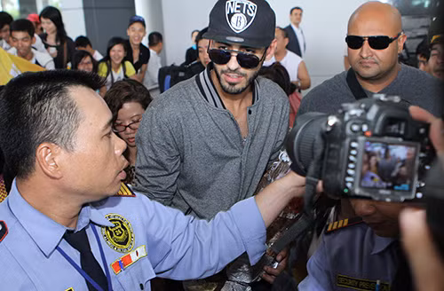 Omar đặt chân đến Việt Nam để giao lưu với người hâm mộ ngày 11/9