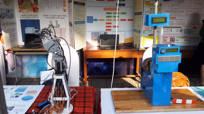 Nhiều đề tài của Sinh viên được doanh nghiệp đặt hàng nghiên cứu và doanh nghiệp hỗ trợ về kinh phí, linh kiện, thiết bị, vật tư, phần mềm nghiên cứu.