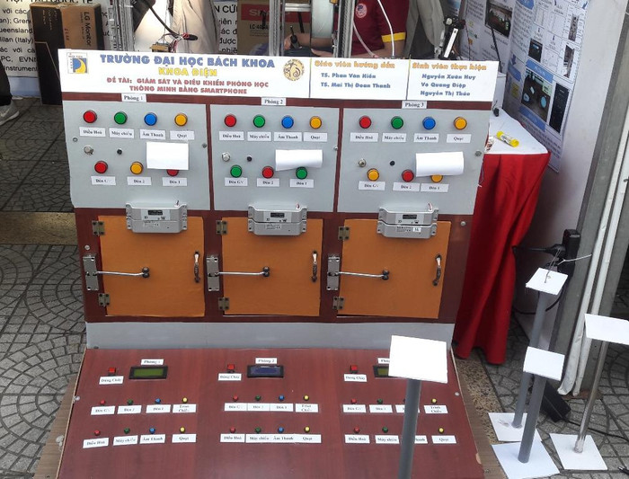 Một mô giám sát và điều khiển phòng học thông minh bằng Smartphone của sinh viên khoa Điện.