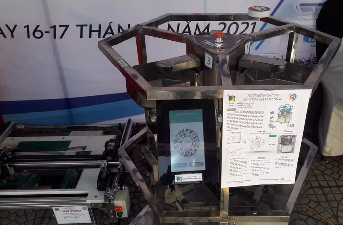 Máy trộn gia vị tự động kết hợp IoT (trí tuệ nhân tạo) được điều khiển thông qua màn hình cảm ứng HMI hoặc điều khiển thông qua Smart phone.