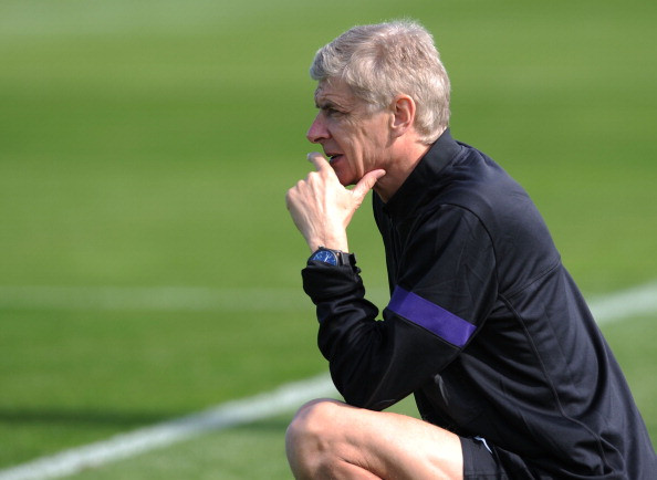 Arsene Wenger vẫn thấy nhớ Van Persie nhiều đến vậy bởi bản hợp đồng 12,5 triệu bảng từ chính Montpellier là Olivier Giroud, người được mang về Emirates để thay thế Van Persie vẫn chưa thể hòa nhập với lối chơi của cả đội. Trận gặp lại đội bóng cũ đêm nay, có thể Giroud cũng không thể đá chính do những vấn đề sức khỏe. Thủ thành số một của Arsenal Szczesny cũng không thể cùng đồng đội đến Pháp do bị chấn thương mắt cá chân trong trận đấu gặp Southampton. Arsene Wenger vẫn thấy nhớ Van Persie nhiều đến vậy bởi bản hợp đồng 12,5 triệu bảng từ chính Montpellier là Olivier Giroud, người được mang về Emirates để thay thế Van Persie vẫn chưa thể hòa nhập với lối chơi của cả đội. Trận gặp lại đội bóng cũ đêm nay, có thể Giroud cũng không thể đá chính do những vấn đề sức khỏe. Thủ thành số một của Arsenal Szczesny cũng không thể cùng đồng đội đến Pháp do bị chấn thương mắt cá chân trong trận đấu gặp Southampton.