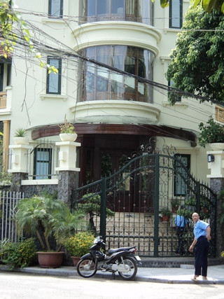 Ông Kiên là người khởi xướng sự thành lập của Công ty Cổ phần bóng đá chuyên nghiệp Việt Nam. Trong ảnh: Biệt thự của bầu Kiên tại số 27 Đường Xuân Diệu, Tây Hồ, Hà Nội. Ảnh chụp sáng 21/8. Ông Kiên là người khởi xướng sự thành lập của Công ty Cổ phần bóng đá chuyên nghiệp Việt Nam. Trong ảnh: Biệt thự của bầu Kiên tại số 27 Đường Xuân Diệu, Tây Hồ, Hà Nội. Ảnh chụp sáng 21/8.