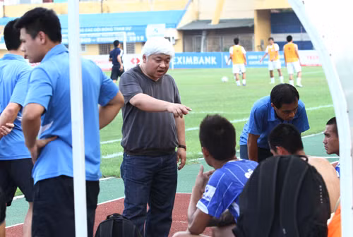 Ông là Chủ tịch câu lạc bộ bóng đá Hà Nội ACB.