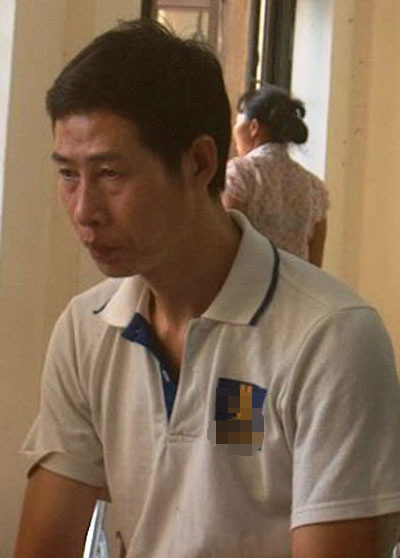 "Yêu râu xanh" Nguyễn Khắc Đủ tại phiên tòa. "Yêu râu xanh" Nguyễn Khắc Đủ tại phiên tòa.