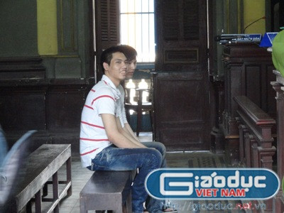 Bị cáo Nam cười tại tòa